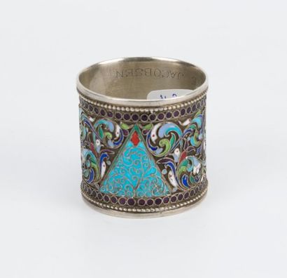 Rond de serviette en argent cloisonné émaillé....