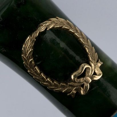 Canne, le pommeau en néphrite, la bague en...