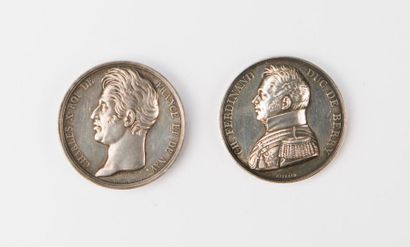 Deux médailles en argent : 
- CHARLES X 
Médaille...