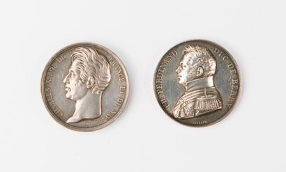 Deux médailles en argent : 
- CHARLES X 
Médaille...