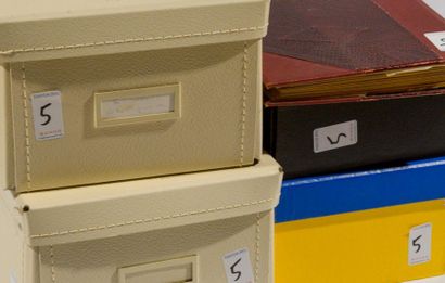 O	 4 Boites	 + 1 Album: Cartes + Lettres...