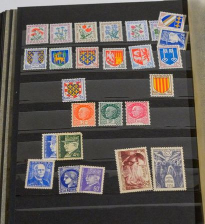**/*/O 	14 Albums + 1 Boite. France SM et...