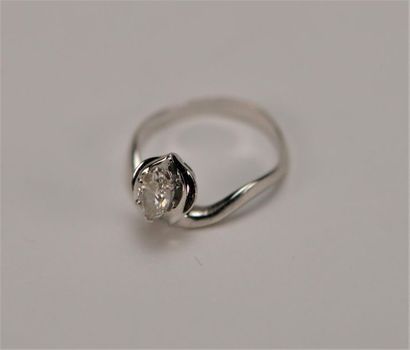 Bague, la monture en or blanc 18K (750 millièmes)...