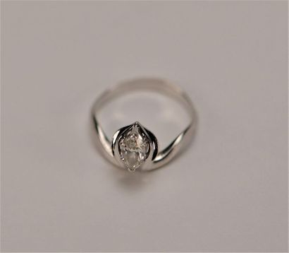 Bague, la monture en or blanc 18K (750 millièmes)...