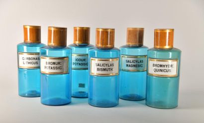 Lot de six pots à pharmacie en verre bleu,...