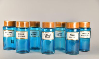 Ensemble de sept pots à pharmacie en verre...