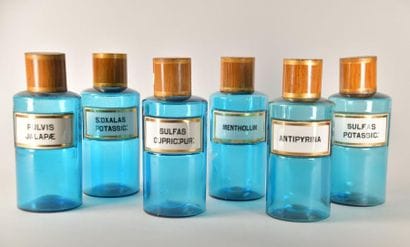 Ensemble de six pots à pharmacie en verre...