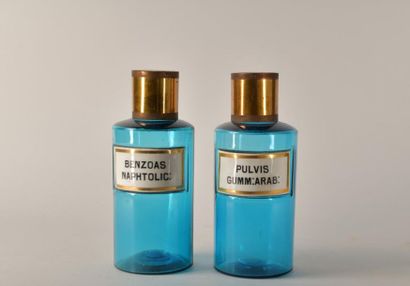 Ensemble de deux pots à pharmacie en verre...