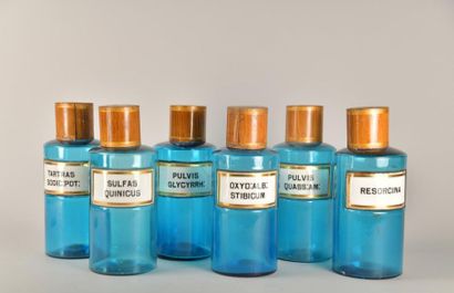 Ensemble de six pots à pharmacie en verre...