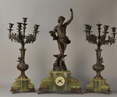 Importante garniture de cheminée en régule,...