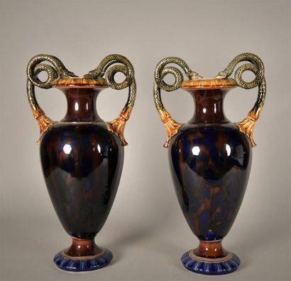 SARREGUEMINES. Paire de vases en faïence...
