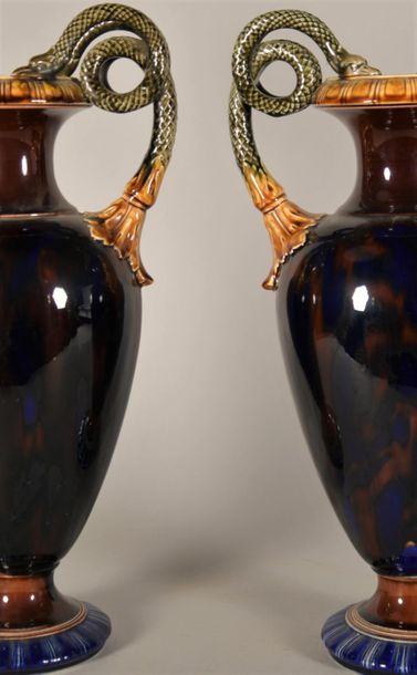SARREGUEMINES. Paire de vases en faïence...