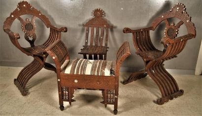 Ensemble de mobilier syrien en bois sculpté...