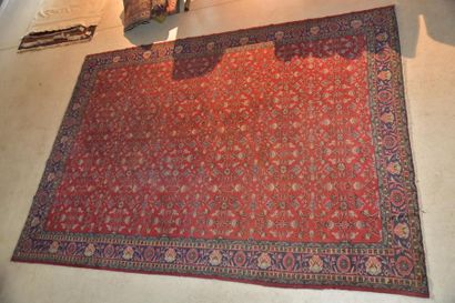 Tapis en fils de laine à décor de parterre...