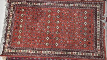 Tapis en fils de laine à motif de fleurs...