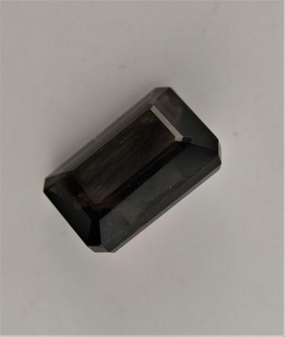 Quartz fumé non monté de taille émeraude...