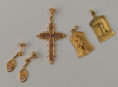 Lot en or jaune 18K (750 millièmes) comprenant...