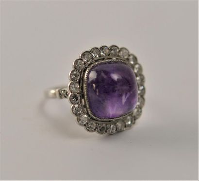 Bague des années 1930, composée d'un cabochon...