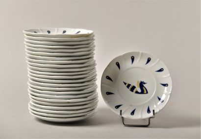 Ensemble de 24 sous-tasses en porcelaine,...