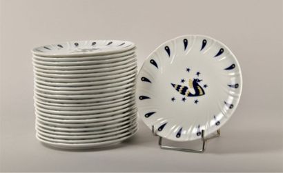 Ensemble de 24 assiettes en porcelaine, décor...