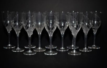 LALIQUE. Ensemble de douze flûtes en cristal,...