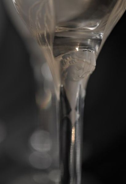 LALIQUE. Ensemble de douze flûtes en cristal,...