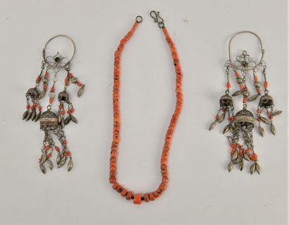 Lot deux pendants d'oreille en argent et...