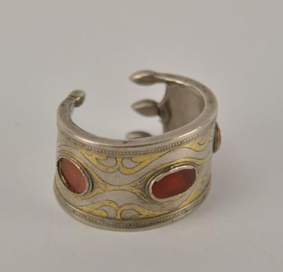 Bracelet manchette en argent partiellement...