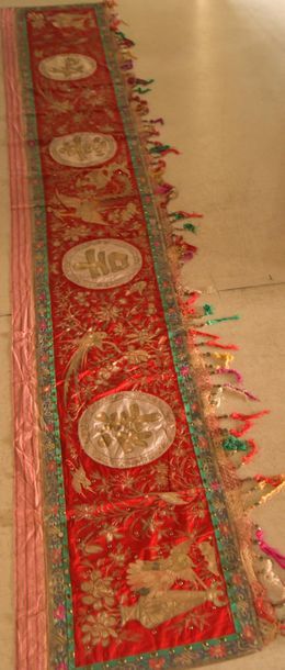 CHINE ou INDOCHINE. Grande et belle tenture...