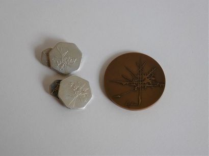D'après Georges MATHIEU (1921-2012). 
Médaille...