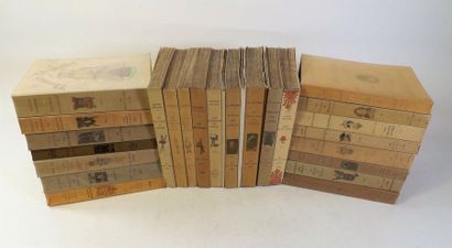 [MORNAY]. Réunion de 24 volumes édités à...