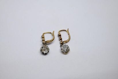 Pair of 750°/00 yellow gold sleepers adorned...