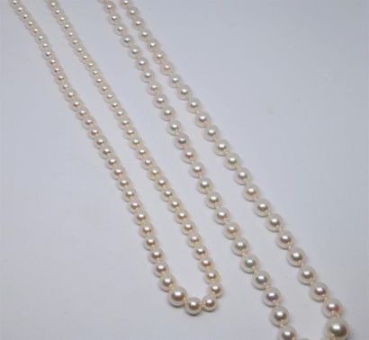 Set of two necklaces of falling white cultured...