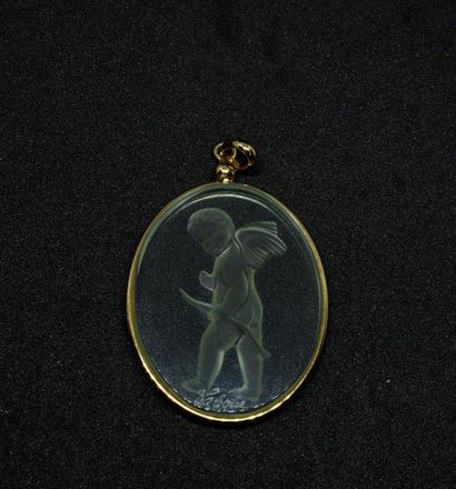 LALIC. Oval pendant in moulded pressed glass...