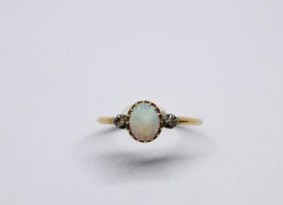 Ring in 750°/00 yellow gold set with a large...