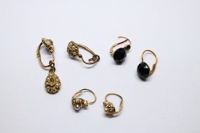Set of 750°/00 yellow gold frame sleepers...