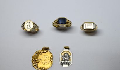 Gold lot 750°/00 including two signet rings,...
