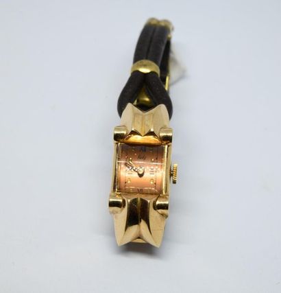 KODY. Montre de dame, le boitier géométrique...