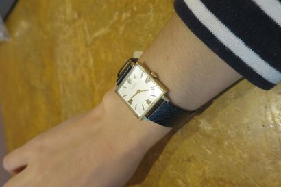 DOM WATCH Genève. Montre bracelet de dame,...