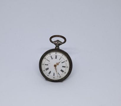 Montre de col en argent, la cuvette guillochée...