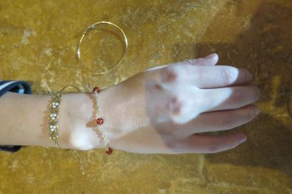 Three bracelets in 750°/00 yellow gold: 
-...
