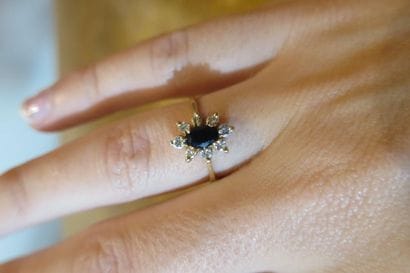 Daisy ring in 750°/00 yellow gold set with...