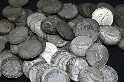 Lot of silver coins:
- 92 pieces of 1 FF...