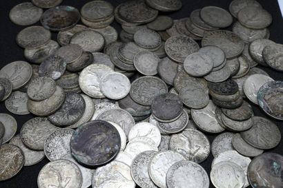 Lot of silver coins:
- 92 pieces of 1 FF...