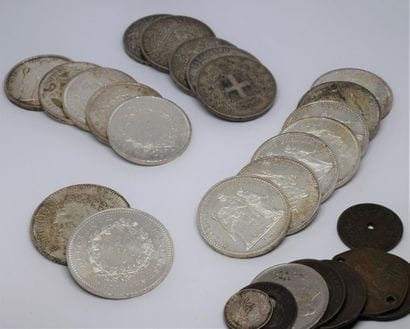 Lot of silver coins including: 
- Twelve...