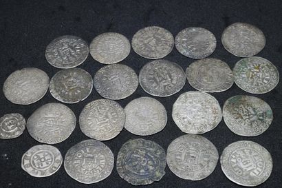 Lot of 22 coins: 
- 16 big tournaments of...