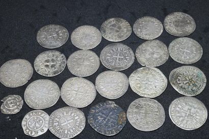 Lot of 22 coins: 
- 16 big tournaments of...