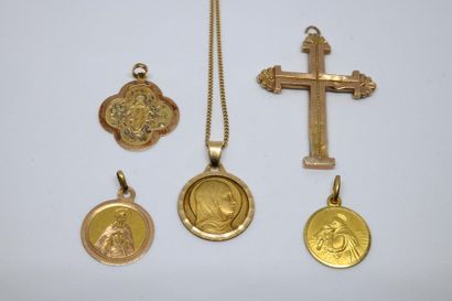 Lot in yellow gold 750°/00: four religious...