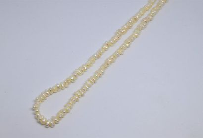 One row of keshi cultured pearls, white,...