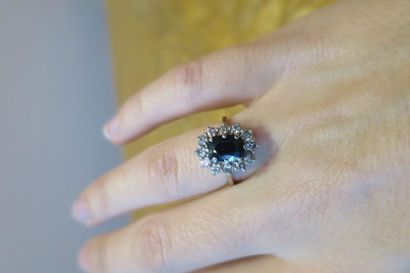 Daisy ring in 750°/00 white gold set with...